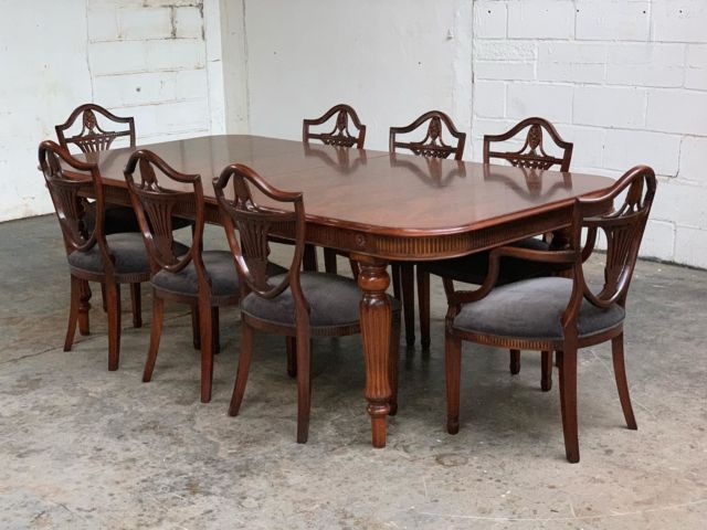 Looking back at this beautiful bespoke mahogany table, elegant hand turned legs and carving, paired with our Mahogany Heppelwhite style chairs. 

Such a lovely set!
